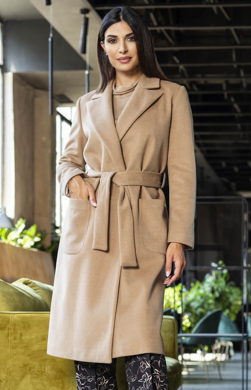 Cappotto lungo con cintura in vita